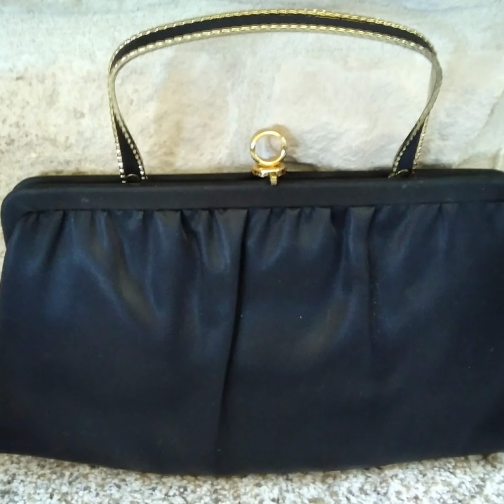 Vintage  Ande’ satin clutch purse